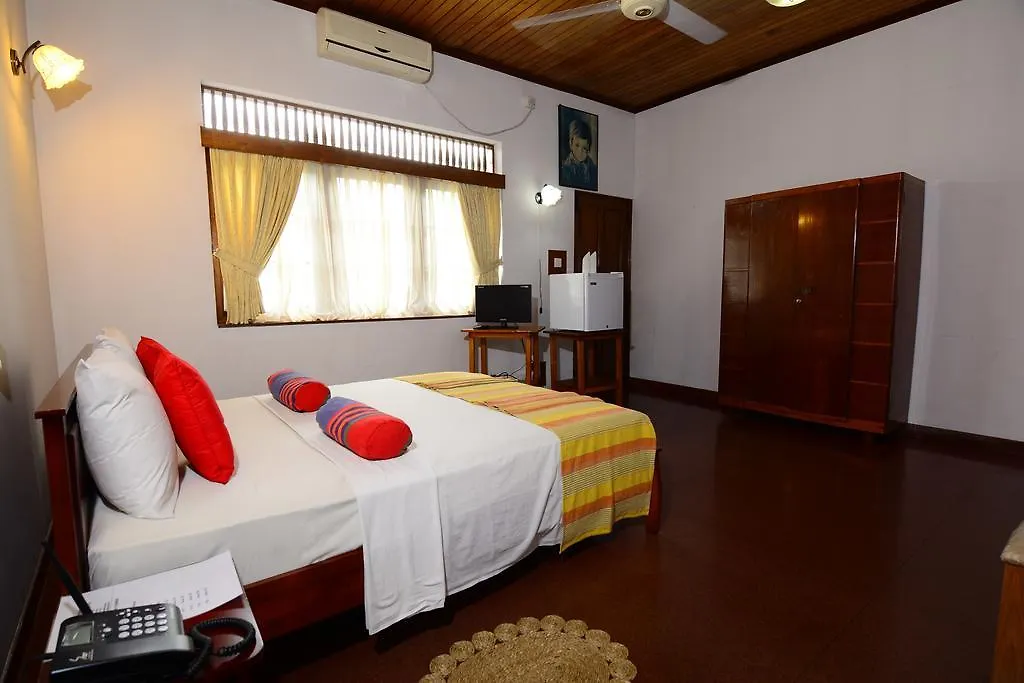 Zen Rooms Main Street Negombo Hotel