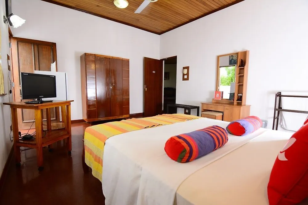Zen Rooms Main Street Negombo Hotel